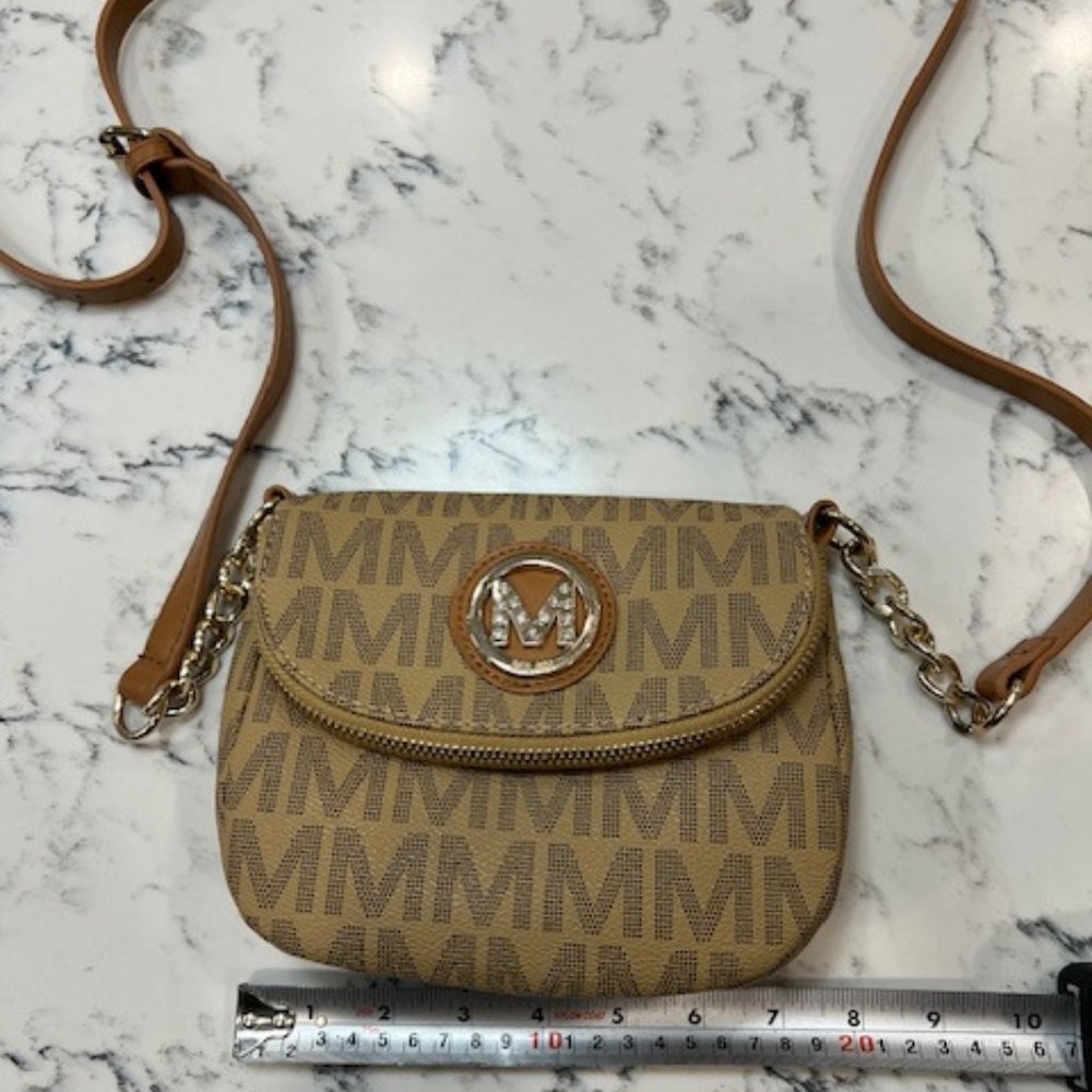 Crossbody purse